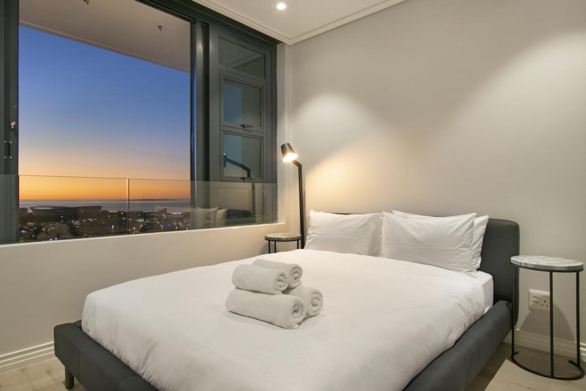 16 On Bree - Unit 2810